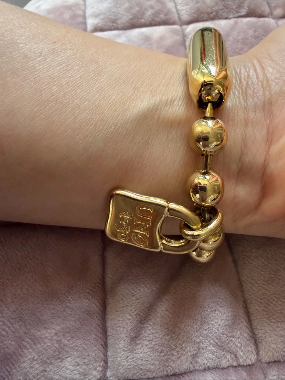 UNO de 50 Gold-Tone Beaded Bracelet with Padlock Charm